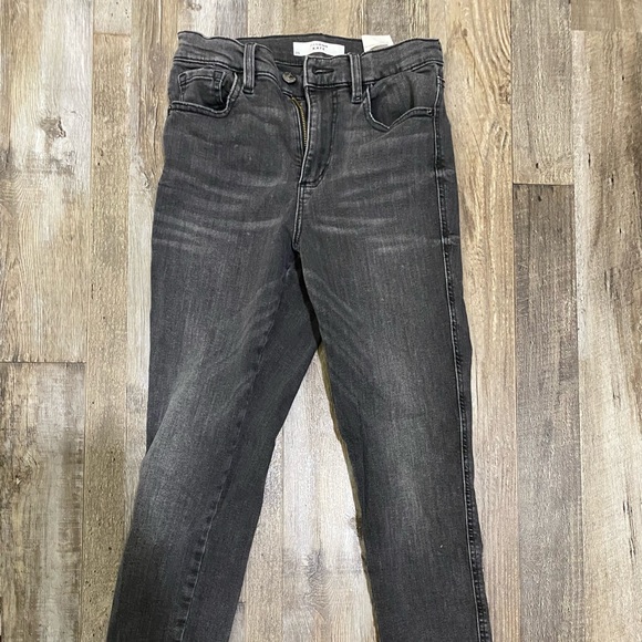 Selling brand new, only worn once dynamite jeans!! - Picture 1 of 5